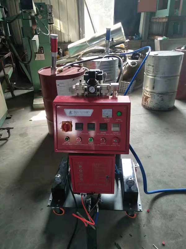 聚氨酯噴涂設備JNJX-III(D)型(圖2) 聚氨酯噴涂設備JNJX-III(D)型水箱保溫噴涂