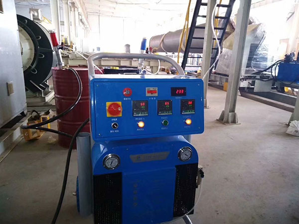 廣東聚脲噴涂機(jī) 除鹽水箱聚脲防腐 Q5200型 18KW 保溫管延長(zhǎng)至120米(圖2) JNJX-Q5200廣東型聚脲噴涂機(jī)防腐噴涂施工