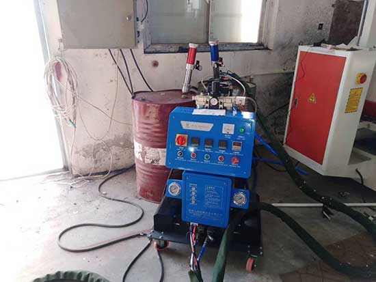 鋁型材聚氨酯隔熱澆注門窗保溫噴涂機(圖2) Q2600D鋁型材聚氨酯隔熱澆注門窗保溫噴涂機