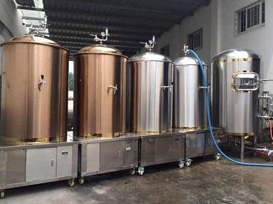 啤酒罐聚氨酯填充夾層澆注 發(fā)泡機(圖1) 啤酒罐聚氨酯填充夾層澆注