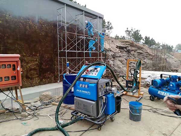 噴涂聚脲的機(jī)器 貴嗎(圖1) 噴涂聚脲的機(jī)器