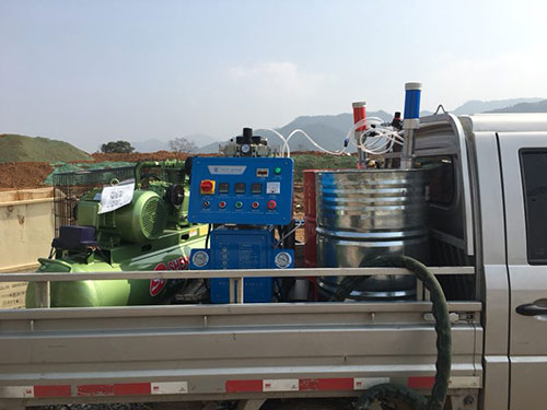 路基填充聚氨酯噴涂機(jī)(圖1) Q2600路基填充聚氨酯噴涂機(jī)