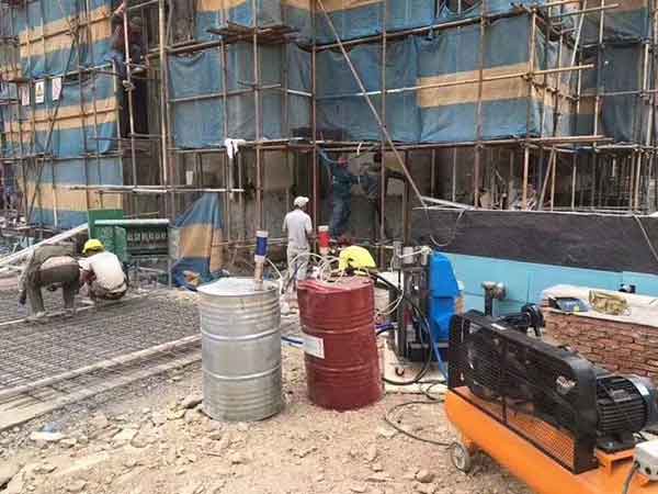 外墻保溫聚氨酯專(zhuān)用發(fā)泡機(jī)(圖1) 外墻保溫聚氨酯案例