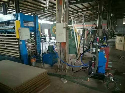 門板填充發(fā)泡模具澆注聚氨酯 發(fā)泡機(jī)器(圖1) 門板填充發(fā)泡模具澆注聚氨酯 Q2600發(fā)泡機(jī)器