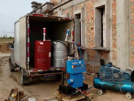 聚氨酯噴涂外墻保溫(圖2) Q2600聚氨酯噴涂機(jī)外墻保溫施工