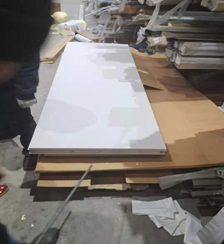 聚氨酯噴涂保溫(圖3) 聚氨酯噴涂保溫不銹鋼門(mén)板夾層