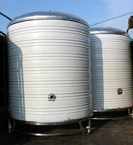 保溫水箱保溫層使用的什么設備(圖2) 保溫水箱保溫層噴涂