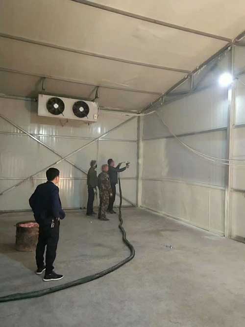 低溫冷藏庫(kù)聚氨酯發(fā)泡(圖2) 冷藏庫(kù)和冷藏箱聚氨酯保溫案例